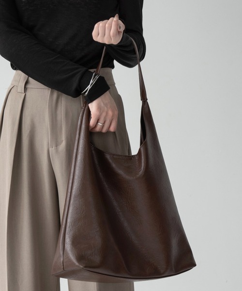 Amiur（エミレ）の「pouch set one handle bag / ポーチセットワンハンドルバッグ（トートバッグ・レディース・ブラウン/ブラック/アイボリー・FREE）」の3枚目の写真