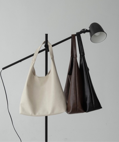 Amiur（エミレ）の「pouch set one handle bag / ポーチセットワンハンドルバッグ（トートバッグ・レディース・ブラウン/ブラック/アイボリー・FREE）」の2枚目の写真