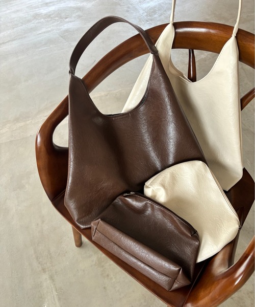 Amiur（エミレ）の「pouch set one handle bag / ポーチセットワンハンドルバッグ（トートバッグ・レディース・ブラウン/ブラック/アイボリー・FREE）」の5枚目の写真