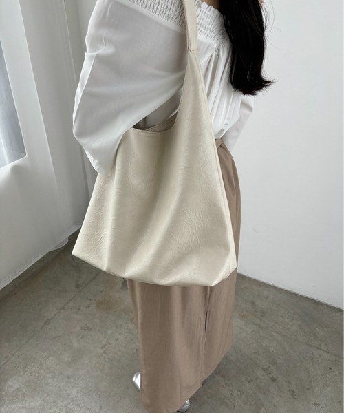 Amiur（エミレ）の「pouch set one handle bag / ポーチセットワンハンドルバッグ（トートバッグ・レディース・ブラウン/ブラック/アイボリー・FREE）」の6枚目の写真