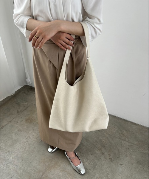 Amiur（エミレ）の「pouch set one handle bag / ポーチセットワンハンドルバッグ（トートバッグ・レディース・ブラウン/ブラック/アイボリー・FREE）」の8枚目の写真