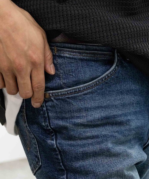 Wrangler(ラングラー)の「BROKEN DENIM SLIM STRAIGHT(デニムパンツ・メンズ・ブルー系1/ブルー系2/ワンウォッシュ・32inch/30inch/28inch/34inch/31inch/29inch/33inch)」の16枚目の写真