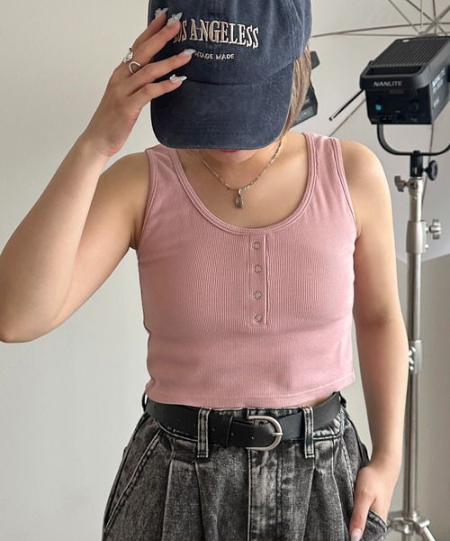 apres jour mignon(アプレジュールミニョン)の「カップ付きヘンリーショートタンク【ZOZOTOWN限定アイテム】(タンクトップ・レディース・ピンク/レッド/ブラック/アイボリー/ナチュラル/ブルー・X-LARGE/フリー)」の5枚目の写真