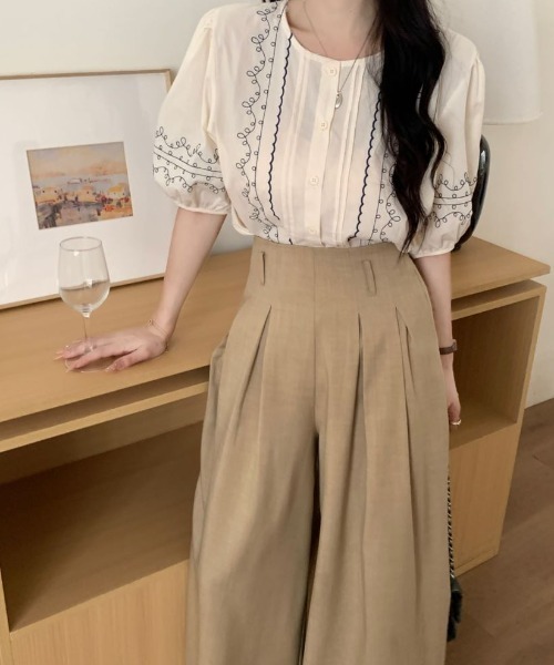 ABITOKYO(アビトーキョー)の「ダブルタックハイウエストワイドパンツ(スラックス・レディース・チャコールグレー/ブラック/ベージュ・S/M/L)」の5枚目の写真