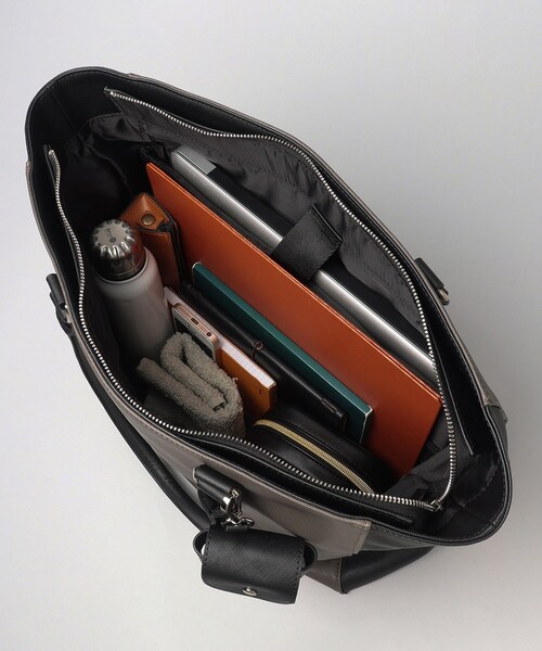 THE SHOP TK (ザ ショップ ティーケー )の「◆【A4サイズ/ビジネスでも使える】合皮トートバッグ イヤホンケース付き(トートバッグ・メンズ・グレー系その他5/ブラック/ネイビー・00)」の11枚目の写真