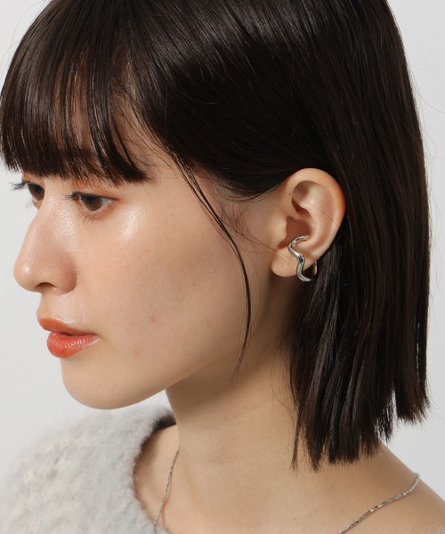 LAKOLE（ラコレ）の「ウェーブデザインイヤーカフ / 131292（イヤーカフ・レディース・その他2/その他1・FREE）」の2枚目の写真
