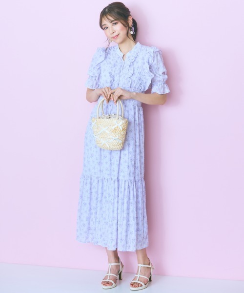marun(マルン)の「<大きいサイズ> フリルデザインフラワープリントワンピース marun(ワンピース・レディース・パープル系/ピンク系・5L/4L/3L/LL/L)」の2枚目の写真
