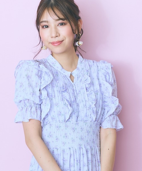 marun(マルン)の「<大きいサイズ> フリルデザインフラワープリントワンピース marun(ワンピース・レディース・パープル系/ピンク系・5L/4L/3L/LL/L)」の6枚目の写真