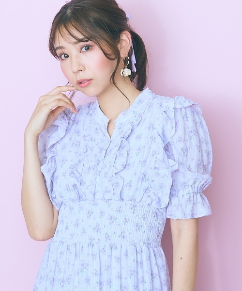 marun(マルン)の「<大きいサイズ> フリルデザインフラワープリントワンピース marun(ワンピース・レディース・パープル系/ピンク系・5L/4L/3L/LL/L)」の7枚目の写真