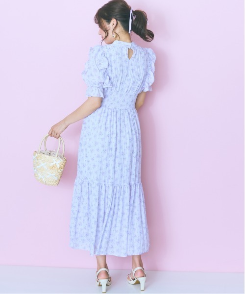 marun(マルン)の「<大きいサイズ> フリルデザインフラワープリントワンピース marun(ワンピース・レディース・パープル系/ピンク系・5L/4L/3L/LL/L)」の4枚目の写真
