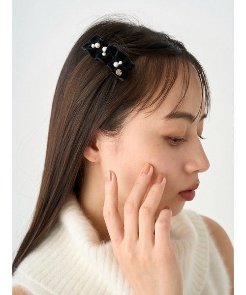 SNIDEL（スナイデル）の「ベロアバレッタ（バレッタ/ヘアクリップ・レディース・グレー/ブラック/ライトベージュ・FREE）」の8枚目の写真