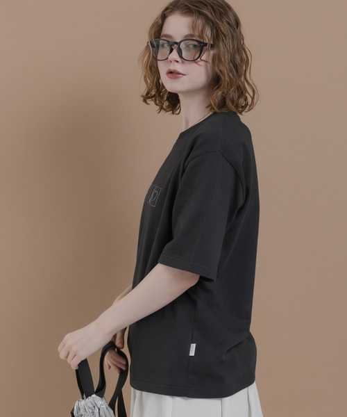 MUHET（ミュエータ）の「アソートTシャツ（Tシャツ/カットソー・レディース・ネイビー/オフホワイト/チャコールグレー/アイボリー・X-LARGE/MEDIUM）」の6枚目の写真