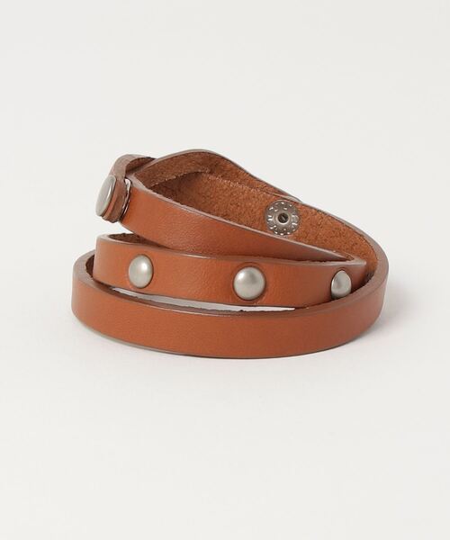 hobo(ホーボー)の「【hobo / ホーボー】STUDDED WRAP BRACELET COW LEATHER(ブレスレット・メンズ・キャメル/ブラック・FREE)」の4枚目の写真
