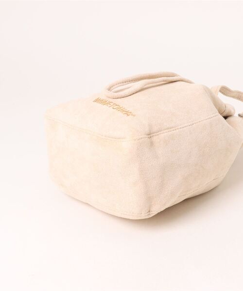 Right-on（ライトオン）の「【MINNETONKA】タッセル付きショルダー（ショルダーバッグ・レディース・ライトベージュ/ダークグレー・ONE SIZE）」の4枚目の写真