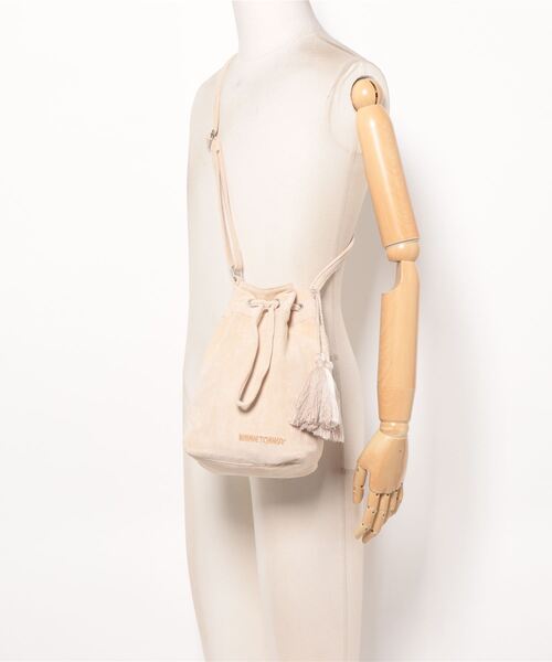 Right-on（ライトオン）の「【MINNETONKA】タッセル付きショルダー（ショルダーバッグ・レディース・ライトベージュ/ダークグレー・ONE SIZE）」の6枚目の写真