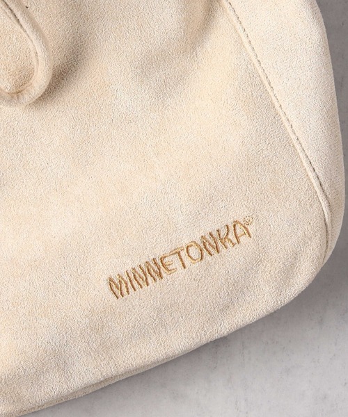 Right-on（ライトオン）の「【MINNETONKA】タッセル付きショルダー（ショルダーバッグ・レディース・ライトベージュ/ダークグレー・ONE SIZE）」の8枚目の写真