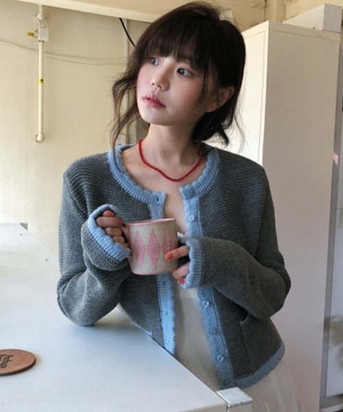 AsRiRe(アスリレイ)の「配色ニットカーディガン(カーディガン/ボレロ・レディース・グレー/ネイビー・M)」の9枚目の写真