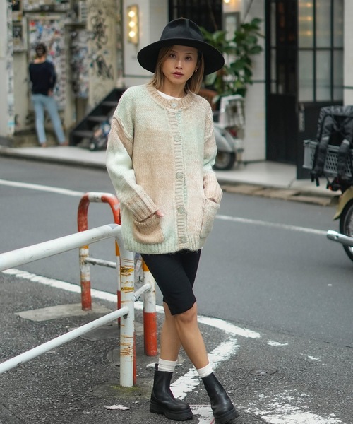 roial(ロイアル)の「CARDIGAN/ROIAL(ロイアル)ペールトーンマルチボーダーデザインショート丈ニットカーディガン(カーディガン/ボレロ・レディース・グリーン/ピンク/ブルー・FREE)」の14枚目の写真