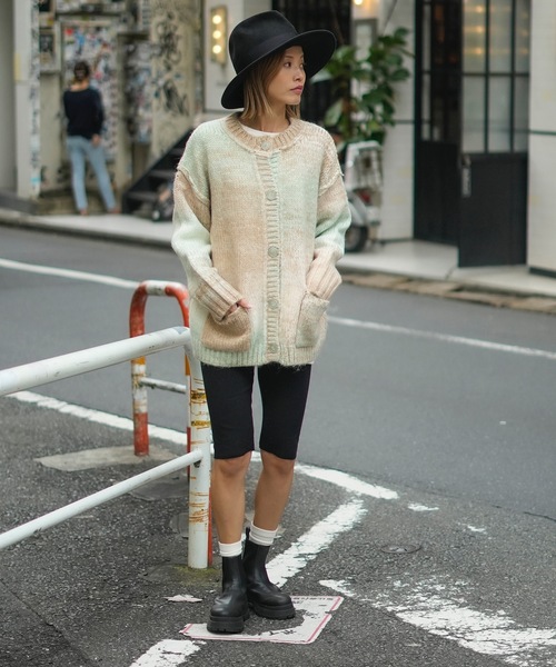 roial(ロイアル)の「CARDIGAN/ROIAL(ロイアル)ペールトーンマルチボーダーデザインショート丈ニットカーディガン(カーディガン/ボレロ・レディース・グリーン/ピンク/ブルー・FREE)」の15枚目の写真