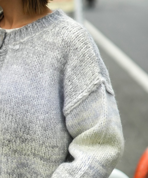 roial(ロイアル)の「CARDIGAN/ROIAL(ロイアル)ペールトーンマルチボーダーデザインショート丈ニットカーディガン(カーディガン/ボレロ・レディース・グリーン/ピンク/ブルー・FREE)」の10枚目の写真