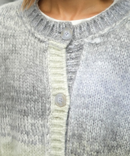 roial(ロイアル)の「CARDIGAN/ROIAL(ロイアル)ペールトーンマルチボーダーデザインショート丈ニットカーディガン(カーディガン/ボレロ・レディース・グリーン/ピンク/ブルー・FREE)」の11枚目の写真