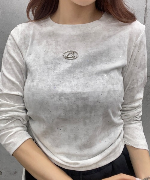 ROGER AND RAW（ロジャーアンドロウ）の「プレート付ショート丈ラメギャザーロングスリーブＴシャツ（Tシャツ/カットソー・レディース・ブラック/ピンク/ホワイト/グレー・MEDIUM/LARGE）」の19枚目の写真