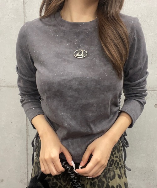 ROGER AND RAW（ロジャーアンドロウ）の「プレート付ショート丈ラメギャザーロングスリーブＴシャツ（Tシャツ/カットソー・レディース・ブラック/ピンク/ホワイト/グレー・MEDIUM/LARGE）」の5枚目の写真