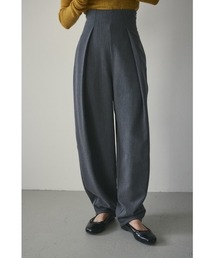 バックオープンフォルムパンツ