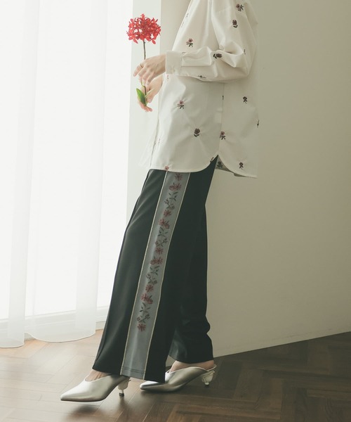 『花柄刺繍ジャージパンツ』（その他パンツ）｜somari imagination（ソマリ イマジネーション） 10,300円