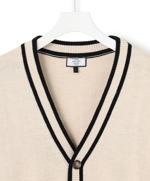 J.PRESS YORK STREET(ジェイプレスヨークストリート)の「【UNISEX】ANTI PILLING WOOL Vネックカーディガン(カーディガン/ボレロ・メンズ・ライトグレー系/ブラック系/アイボリー系・SMALL/MEDIUM/LARGE)」の21枚目の写真