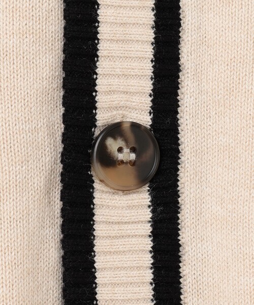 J.PRESS YORK STREET(ジェイプレスヨークストリート)の「【UNISEX】ANTI PILLING WOOL Vネックカーディガン(カーディガン/ボレロ・メンズ・ライトグレー系/ブラック系/アイボリー系・SMALL/MEDIUM/LARGE)」の7枚目の写真