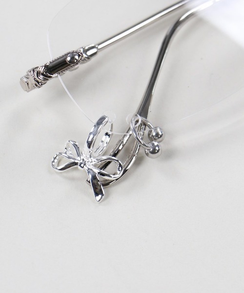 SPINNS(スピンズ)の「トレンド/韓国っぽアイテム☆【ピアスモチーフ付】 リムレスメガネ/フレームレスメガネ/クリアメガネ(メガネ・レディース・A/C/B・ONESIZE)」の4枚目の写真