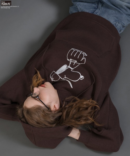 MUHET(ミュエータ)の「【PEANUTS / SNOOPY】ニットパーカー(パーカー・レディース・ネイビー/ブラウン・SMALL/MEDIUM/LARGE)」の7枚目の写真