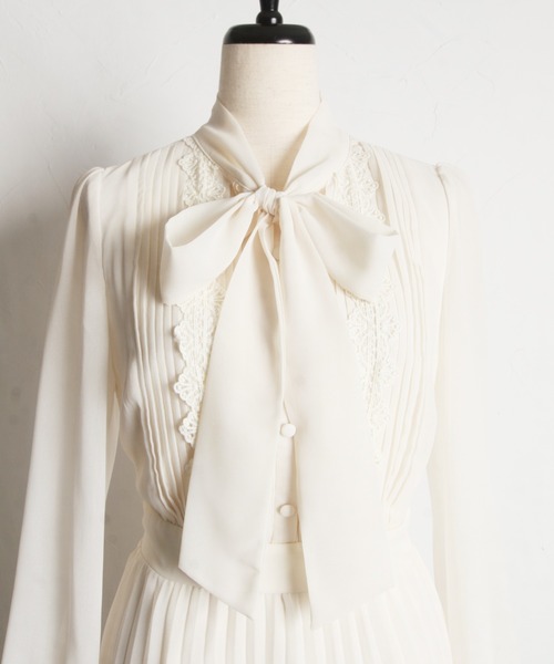 tocco closet(トッコ クローゼット)の「ラインレース×ピンタックボウタイリボンプリーツワンピース(ワンピース・レディース・アイボリー/ボルドー/ネイビー・M)」の20枚目の写真