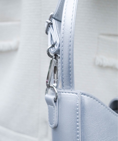 ALTROSE(アルトローズ)の「ALTROSE / ルリリ2WAYショルダー / 160364(ショルダーバッグ・レディース・ブラック/シルバー・ONESIZE)」の6枚目の写真