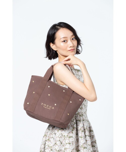 TOCCA(トッカ)の「LUCKY SHOWER CANVASTOTE キャンバス トートバッグ(トートバッグ・レディース・ライトグレー系/スカイブルー系/ゴールド系5/レッド系1/ライラック系/ブラック系/ベージュ系/ベージュ系1/ネイビー系/ブラウン系・F)」の13枚目の写真