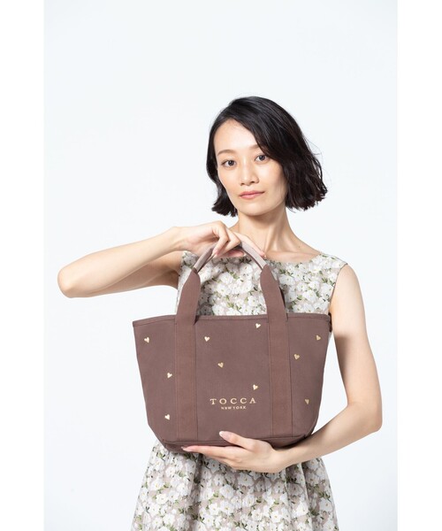 TOCCA(トッカ)の「LUCKY SHOWER CANVASTOTE キャンバス トートバッグ(トートバッグ・レディース・ライトグレー系/スカイブルー系/ゴールド系5/レッド系1/ライラック系/ブラック系/ベージュ系/ベージュ系1/ネイビー系/ブラウン系・F)」の14枚目の写真