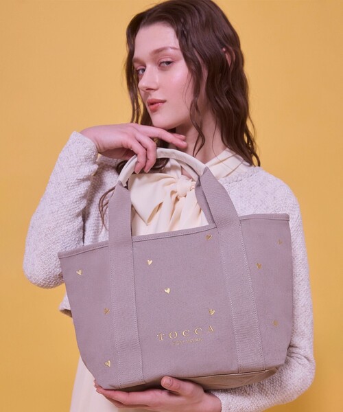 TOCCA(トッカ)の「LUCKY SHOWER CANVASTOTE キャンバス トートバッグ(トートバッグ・レディース・ライトグレー系/スカイブルー系/ゴールド系5/レッド系1/ライラック系/ブラック系/ベージュ系/ベージュ系1/ネイビー系/ブラウン系・F)」の15枚目の写真