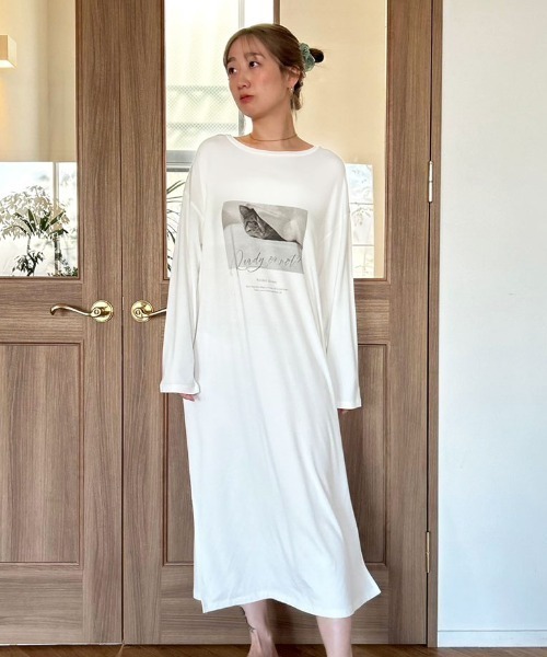 SNIDEL HOME(スナイデルホーム)の「CAT Tシャツワンピース(ルームワンピース・レディース・ライトブルー/ホワイト/コーラルピンク・FREE)」の2枚目の写真