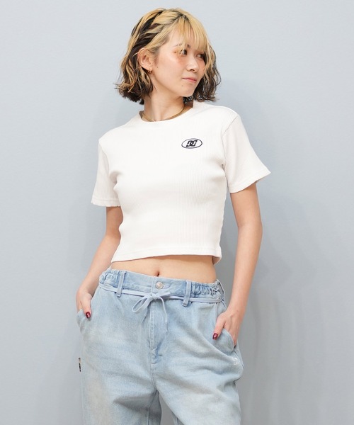 DC（ディーシー）の「DC/ディーシー Tシャツ/カットソー/半袖 ショート丈 クロップド LST251308（Tシャツ/カットソー・レディース・スミクロ/ホワイト/マルチ/ブラック/グレー・M/S）」の2枚目の写真