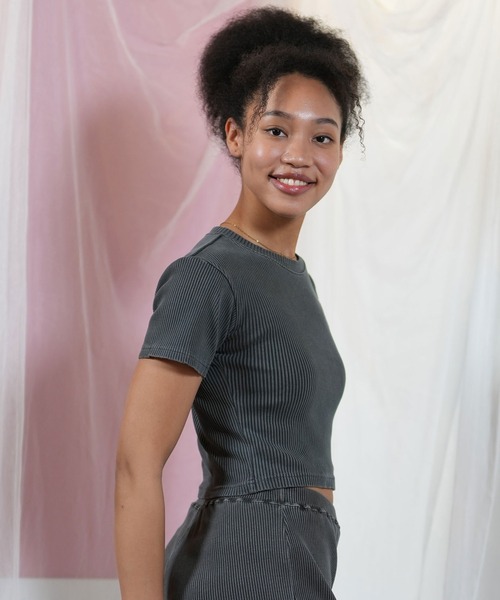 DC（ディーシー）の「DC/ディーシー Tシャツ/カットソー/半袖 ショート丈 クロップド LST251308（Tシャツ/カットソー・レディース・スミクロ/ホワイト/マルチ/ブラック/グレー・M/S）」の13枚目の写真