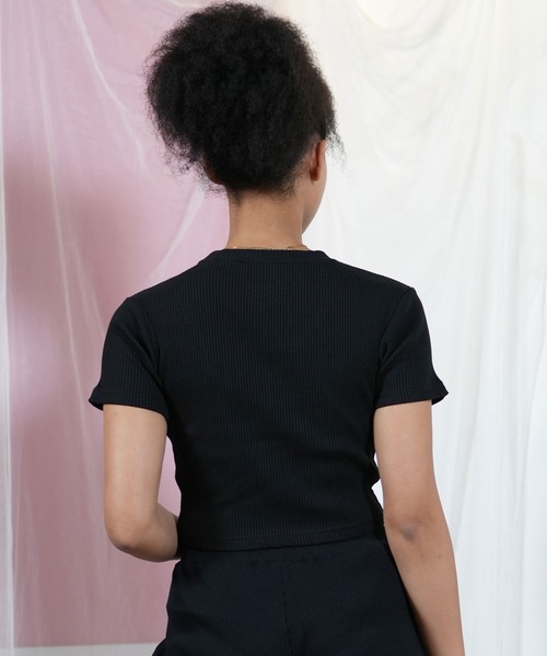 DC（ディーシー）の「DC/ディーシー Tシャツ/カットソー/半袖 ショート丈 クロップド LST251308（Tシャツ/カットソー・レディース・スミクロ/ホワイト/マルチ/ブラック/グレー・M/S）」の7枚目の写真