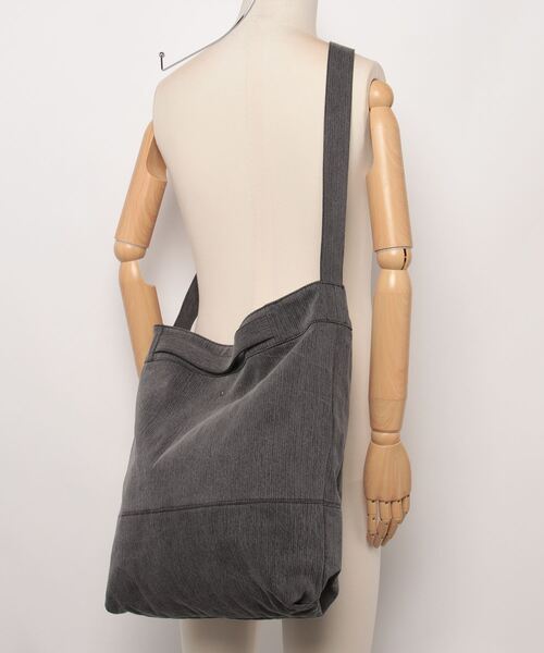 VIVASTUDIO(ビバスタジオ)の「デニムバッグ / DENIM BAG(ショルダーバッグ・メンズ・チャコール・FREE)」の14枚目の写真