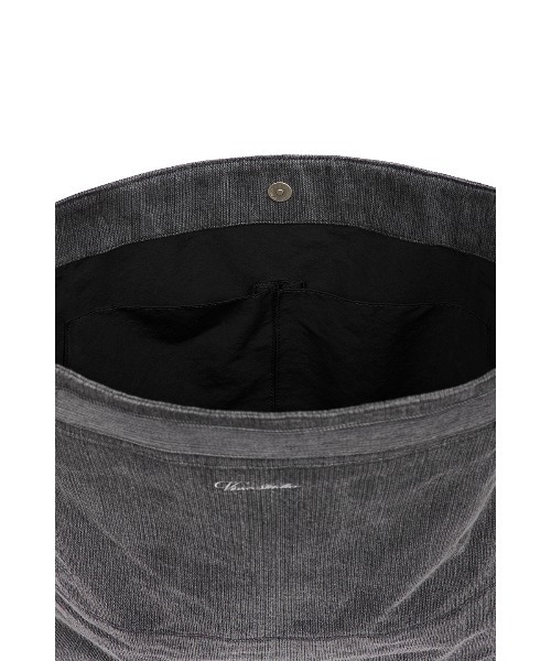 VIVASTUDIO(ビバスタジオ)の「デニムバッグ / DENIM BAG(ショルダーバッグ・メンズ・チャコール・FREE)」の6枚目の写真
