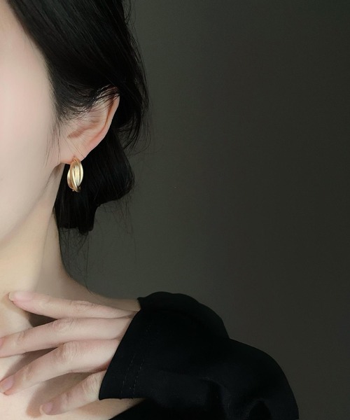 blackdia ocean(ブラックダイヤオーシャン)の「blackdia ocean ツイストカーブ ピアス/イヤリング(ピアス(両耳用)・レディース・シルバー/ゴールド/ゴールド系その他/シルバー系その他・FREE)」の7枚目の写真