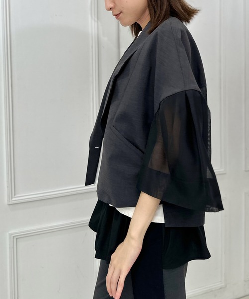 AVIE(アビィ)の「ドライタッチ梳毛オーガンジースリーブジャケット(テーラードジャケット・レディース・チャコールグレー・38)」の9枚目の写真