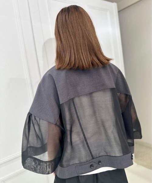 AVIE(アビィ)の「ドライタッチ梳毛オーガンジースリーブジャケット(テーラードジャケット・レディース・チャコールグレー・38)」の13枚目の写真