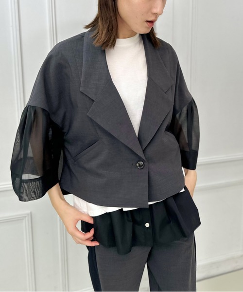 AVIE(アビィ)の「ドライタッチ梳毛オーガンジースリーブジャケット(テーラードジャケット・レディース・チャコールグレー・38)」の14枚目の写真