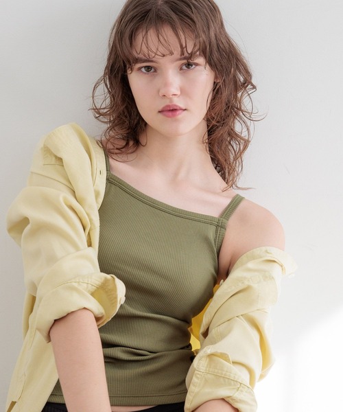 bijorie（ビジュリィ）の「【bijorie】カップ付きリブスクエアキャミ／NEW BASIC 25SS（キャミソール・レディース・カーキ/ブラック/オフホワイト/サックスブルー・LARGE/MEDIUM/LG）」の3枚目の写真