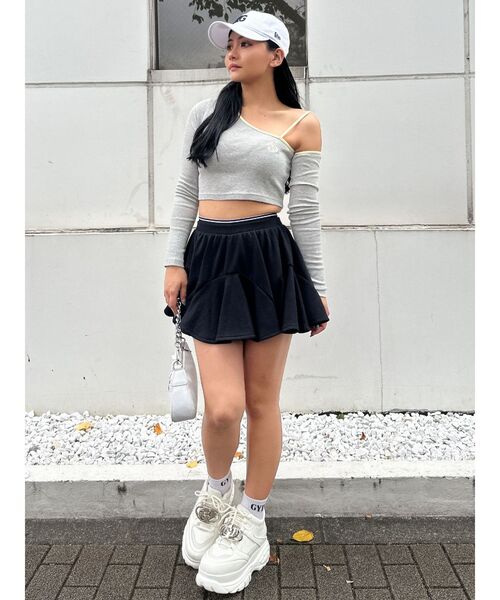 GYDA（ジェイダ）の「GD BICOLORワンショルダーデザインショートトップス（Tシャツ/カットソー・レディース・ブラック/オフホワイト/グレー・FREE）」の12枚目の写真